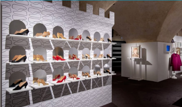 知名（míng）鞋企3億收購，香（xiāng）港俊（jun4）思部（bù）分股（gǔ）權！老人鞋國家標準將出