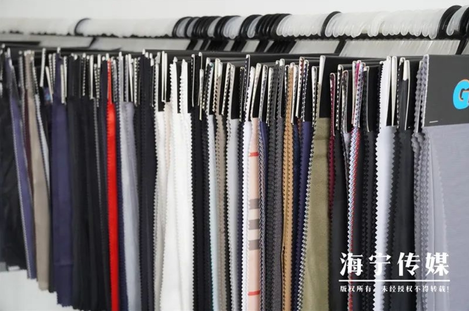 做別（bié）人做不到的麵料！海（hǎi）寧廣貿紡織（zhī）：訂單排長隊，始祖鳥、江南布衣都用它