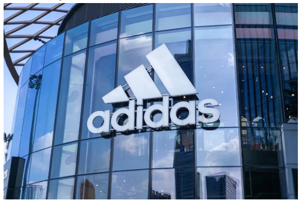 “一（yī）邊開店，一邊關店”虧損5000萬元，鞋業巨頭回應來了！