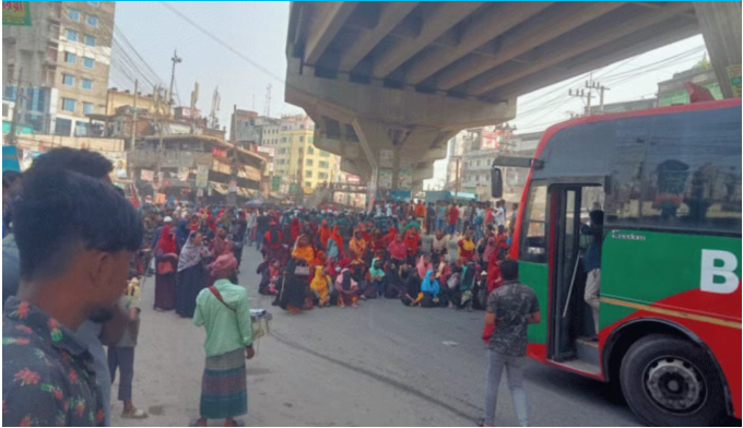 裁員引發騷亂！鞋廠宣布（bù）無限期停工，數千名工人抗議